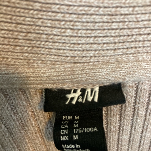 H&M’s Men’s Cardigan - Picture 3 of 3